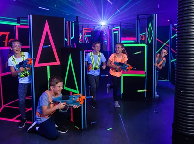 Nerf Arena mit Neonlicht